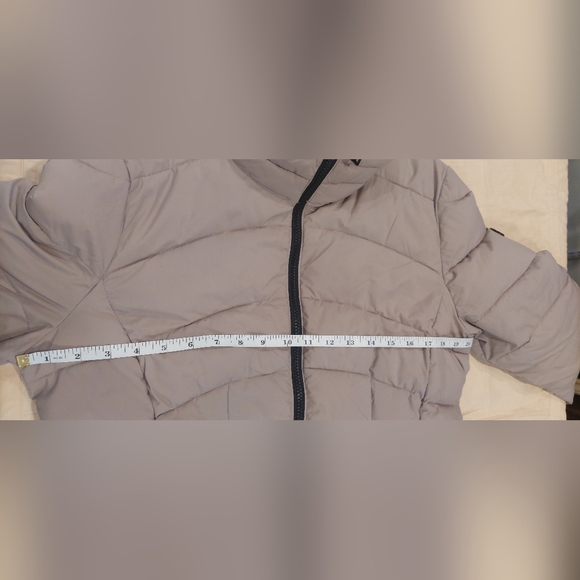 Elegant Beige Puffer Jacket for Women - Picture 16 of 16